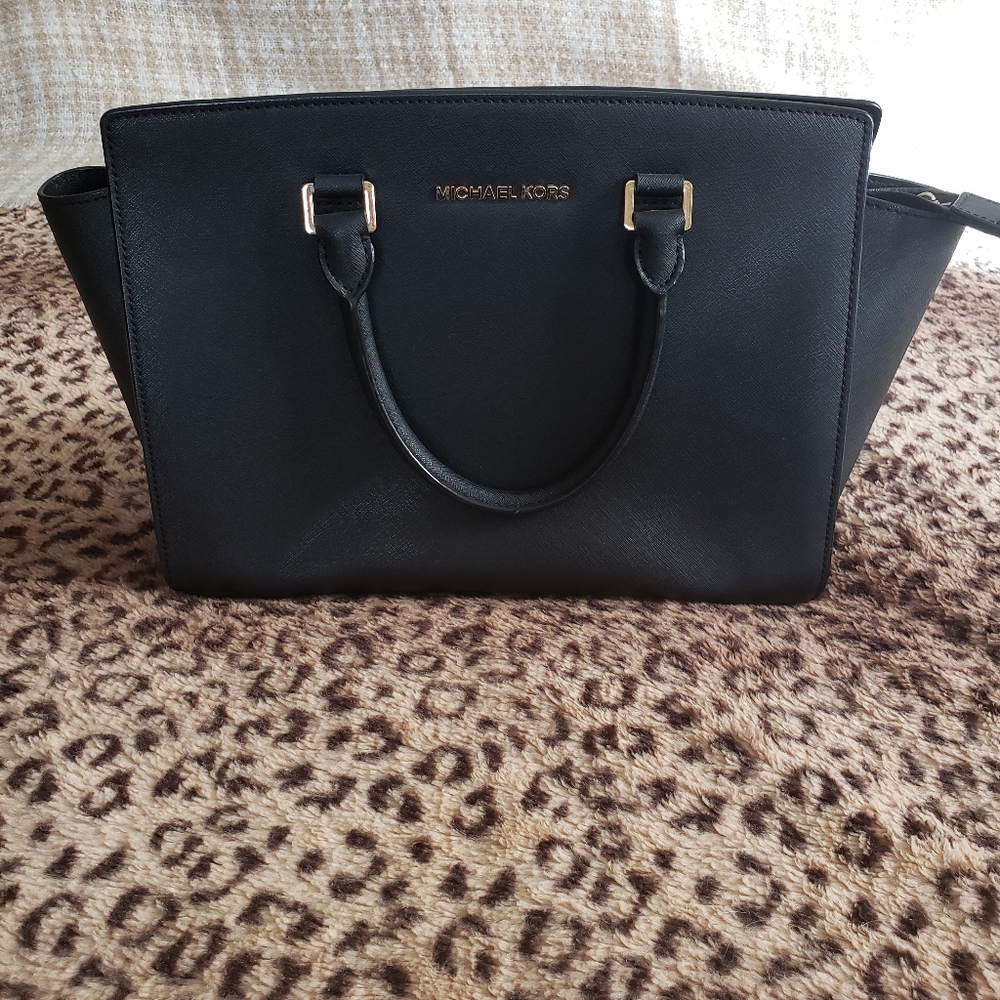 🖤 Michael Kors satchel